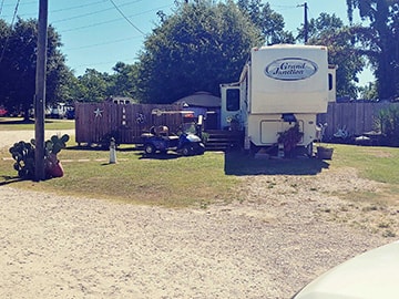 RV site with Grand Junction fifth wheel at Venice On The Lake